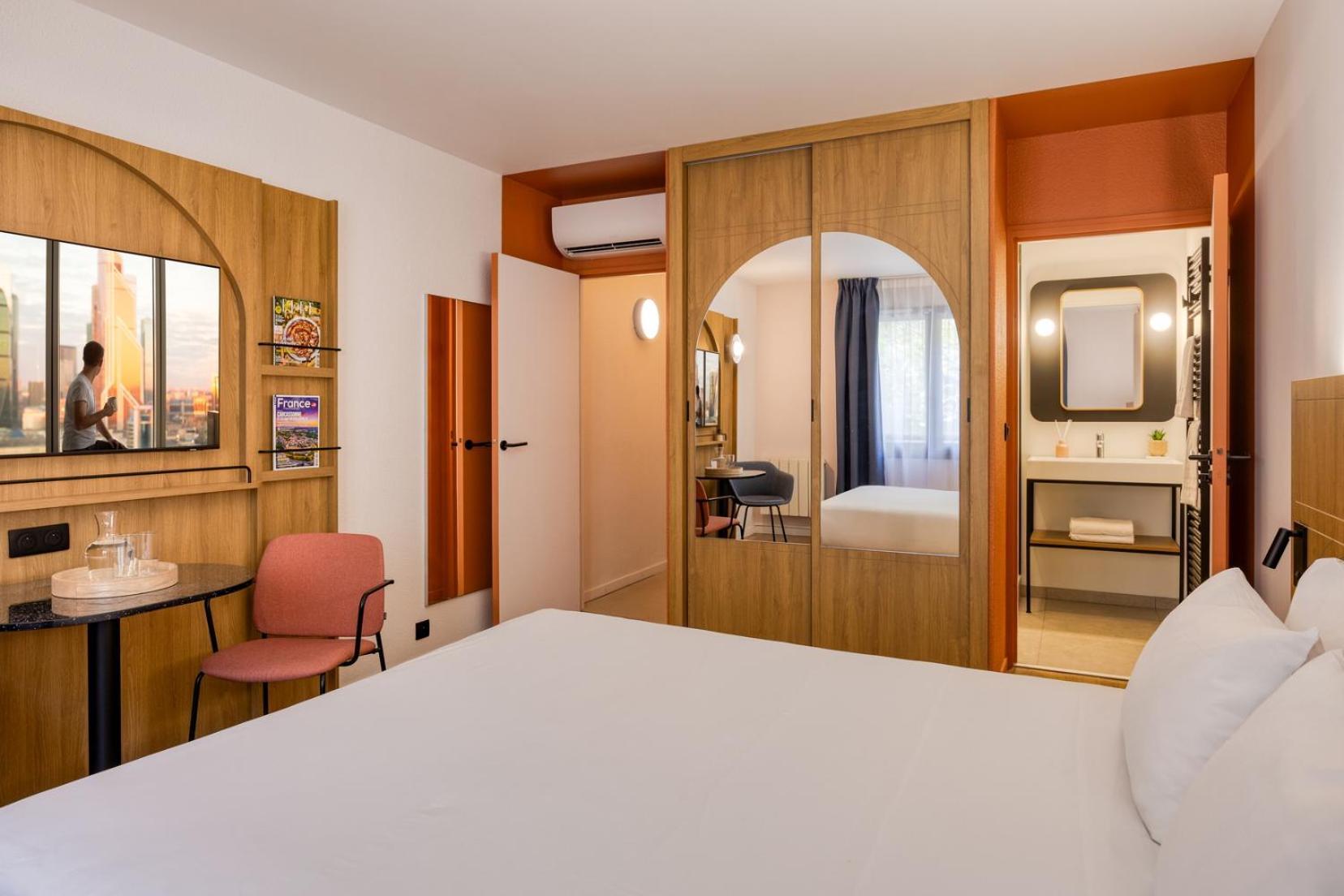 Studio (2 Adults)